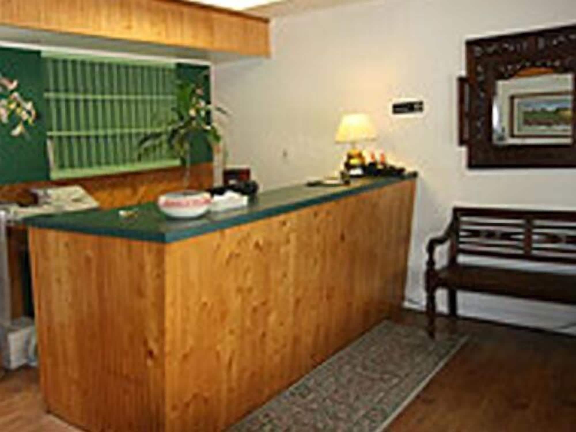 Community Court Motel Saratoga Springs Eksteriør billede