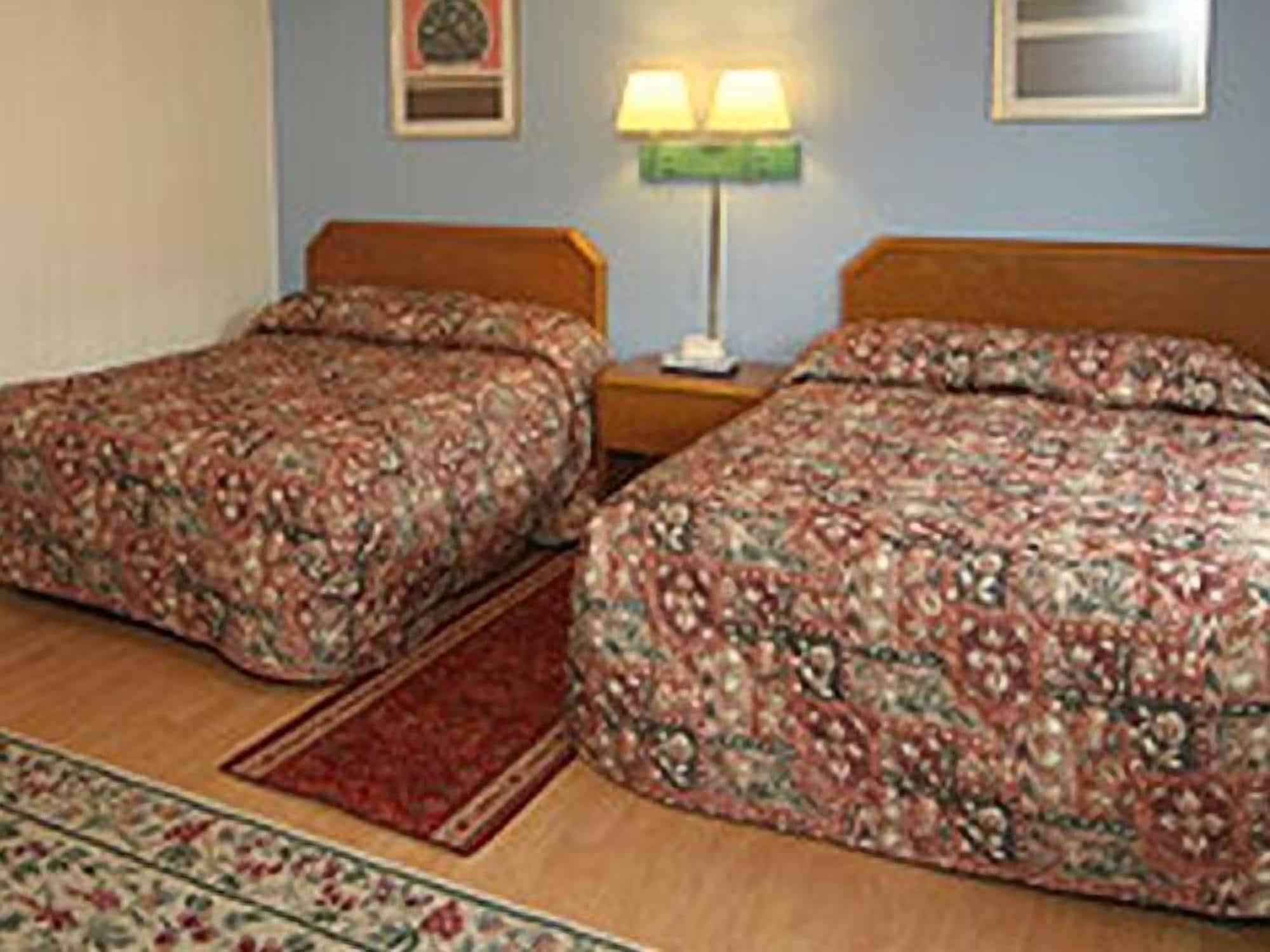 Community Court Motel Saratoga Springs Eksteriør billede