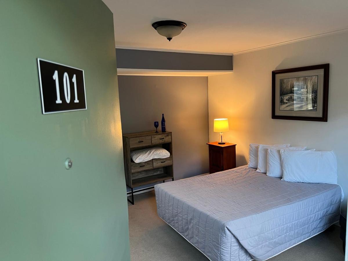Community Court Motel Saratoga Springs Eksteriør billede