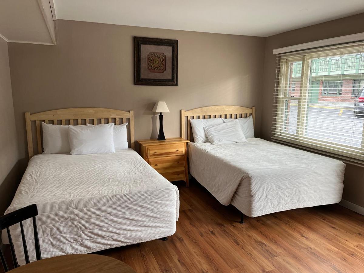 Community Court Motel Saratoga Springs Eksteriør billede