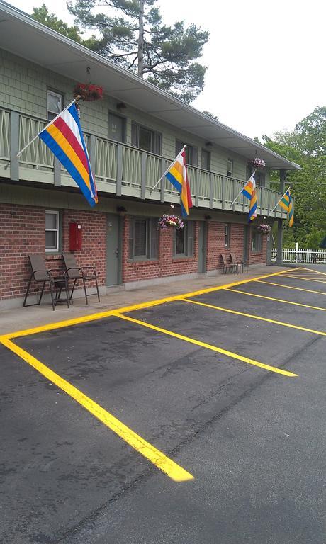 Community Court Motel Saratoga Springs Eksteriør billede